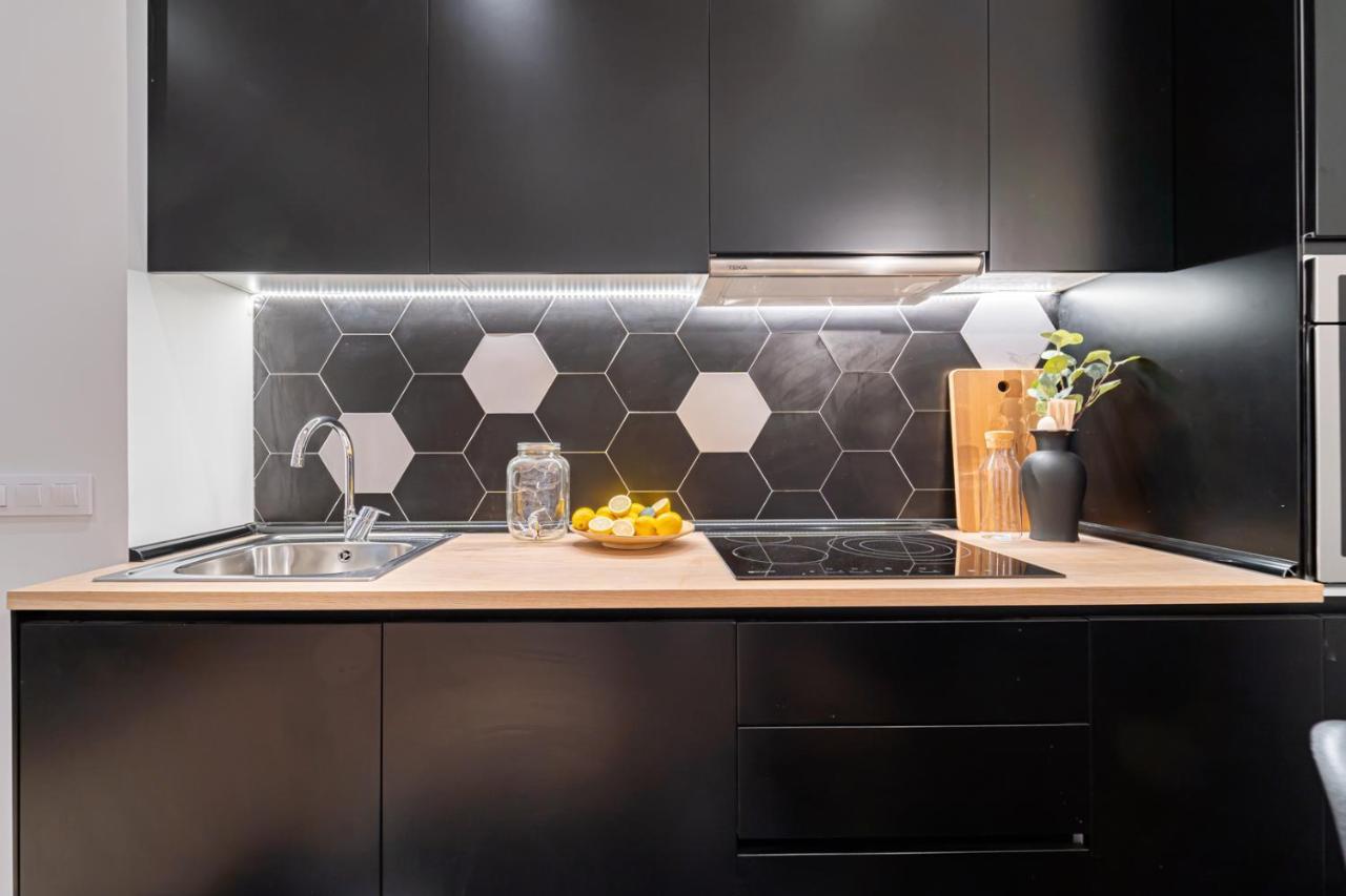 Edsam Madrid Apartments Black エクステリア 写真