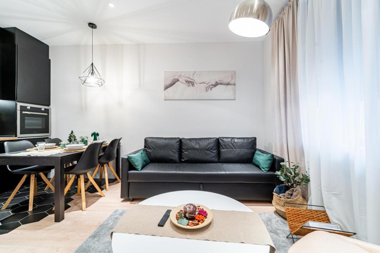 Edsam Madrid Apartments Black エクステリア 写真