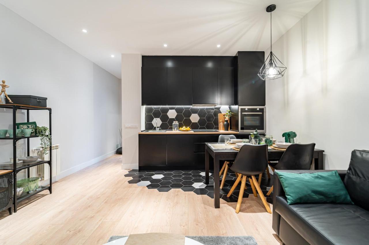 Edsam Madrid Apartments Black エクステリア 写真