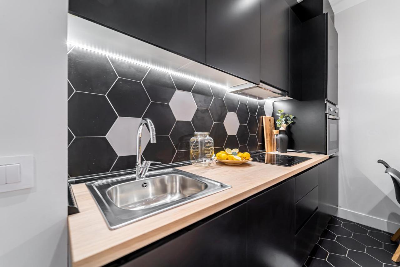 Edsam Madrid Apartments Black エクステリア 写真