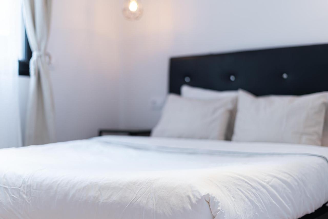 Edsam Madrid Apartments Black エクステリア 写真