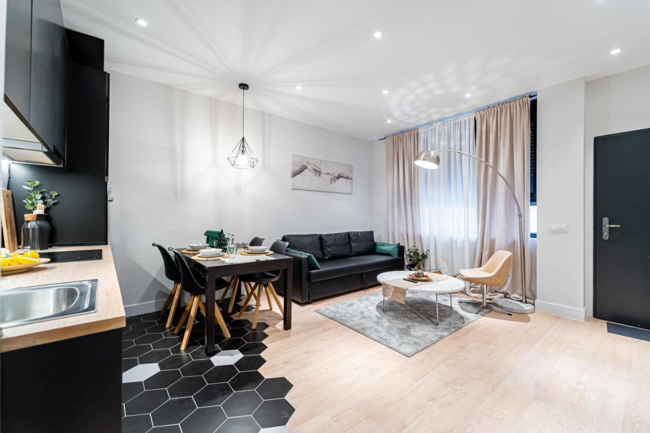 Edsam Madrid Apartments Black エクステリア 写真