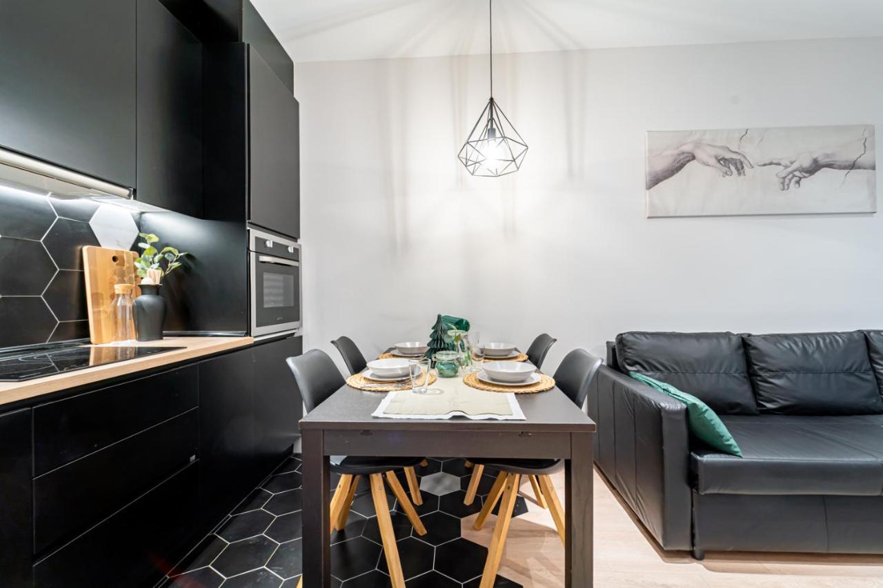 Edsam Madrid Apartments Black エクステリア 写真